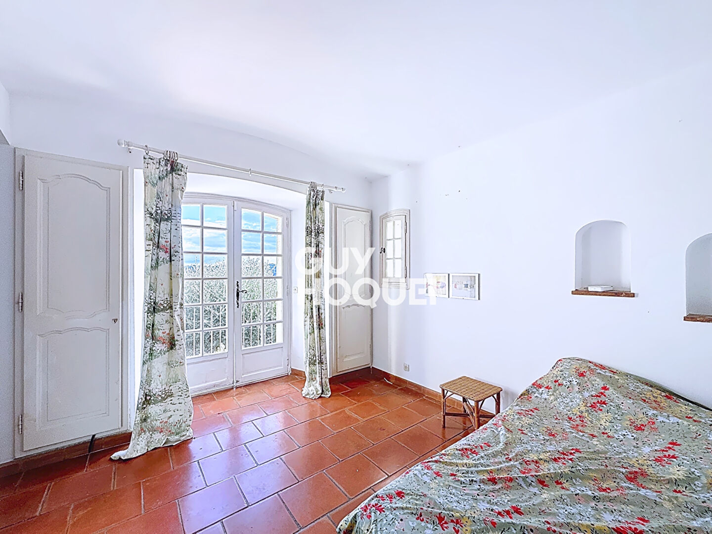 Vue Panoramique d'Exception - Propriété à Rénover dans Domaine Prisé de Mougins