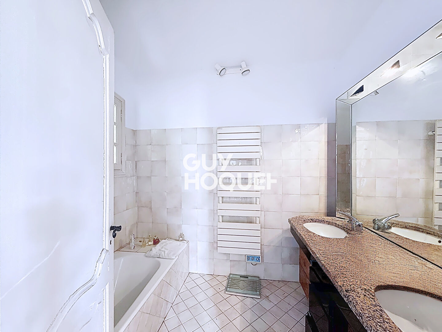 Vue Panoramique d'Exception - Propriété à Rénover dans Domaine Prisé de Mougins