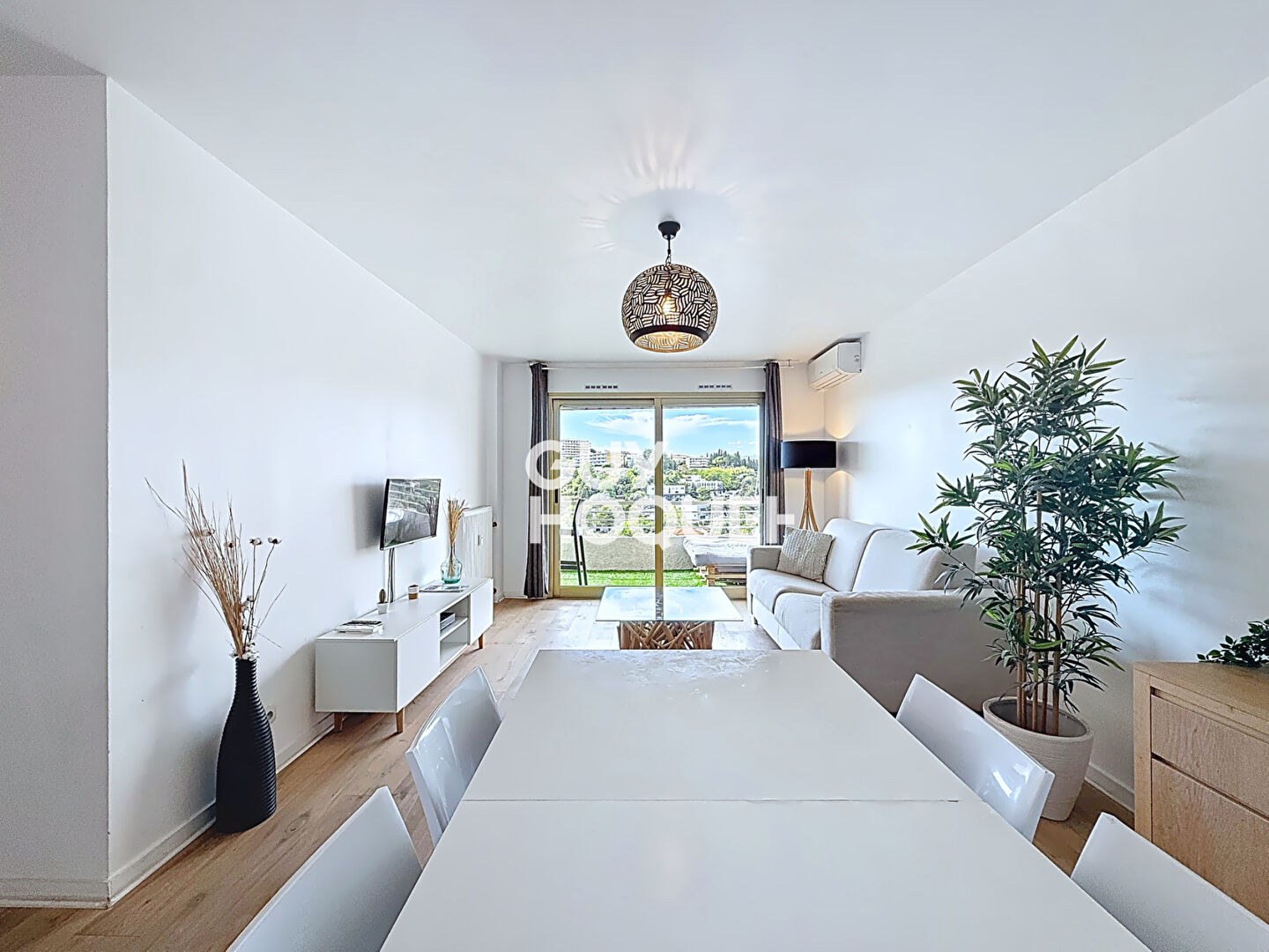 Beau 2 pièces lumineux avec terrasse et garage - Le Cannet Moulières