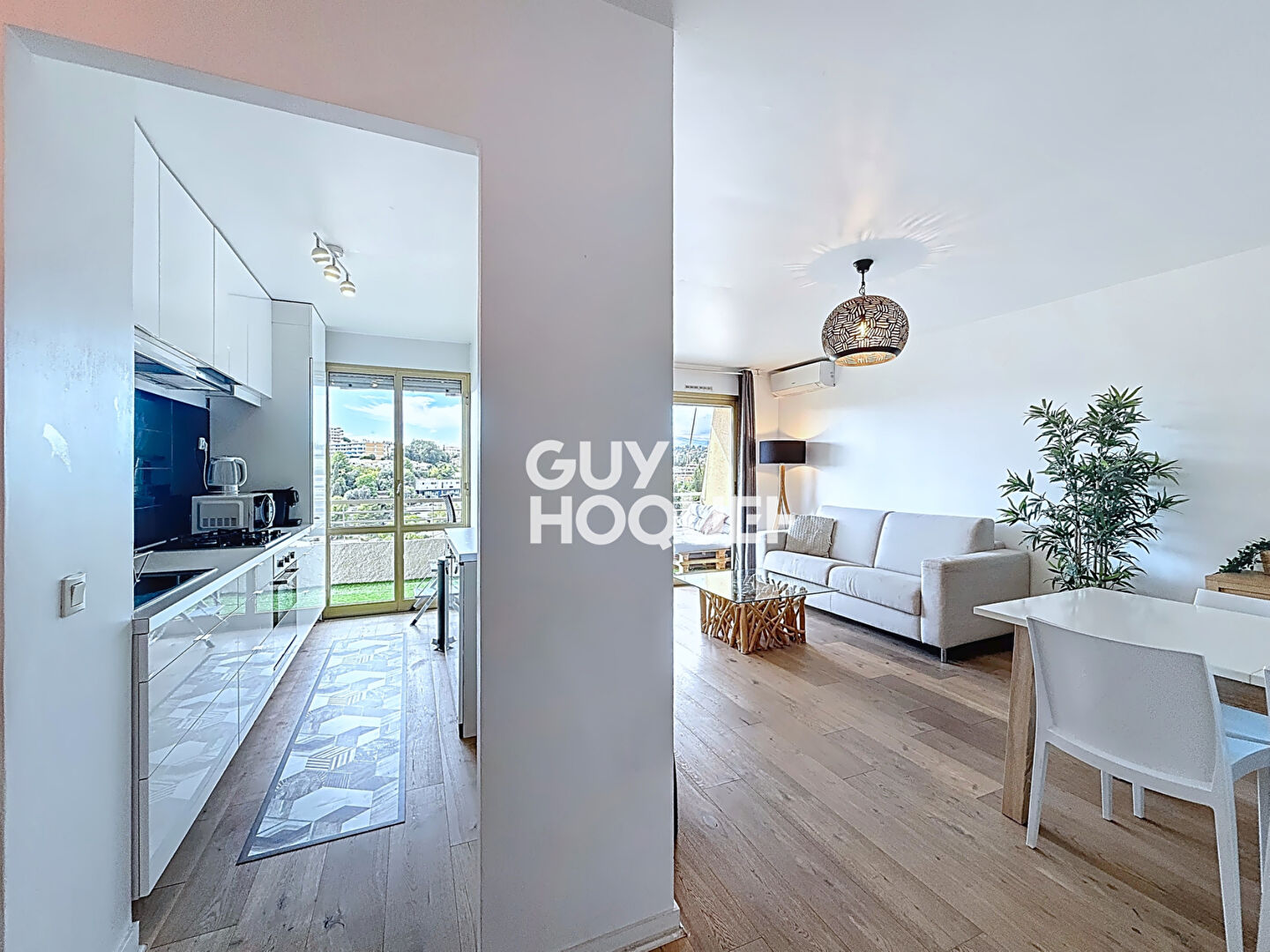 Beau 2 pièces lumineux avec terrasse et garage - Le Cannet Moulières