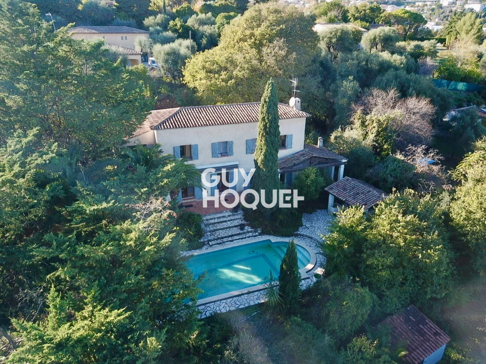 Maison à vendre à Grasse - 5 pièces avec piscine