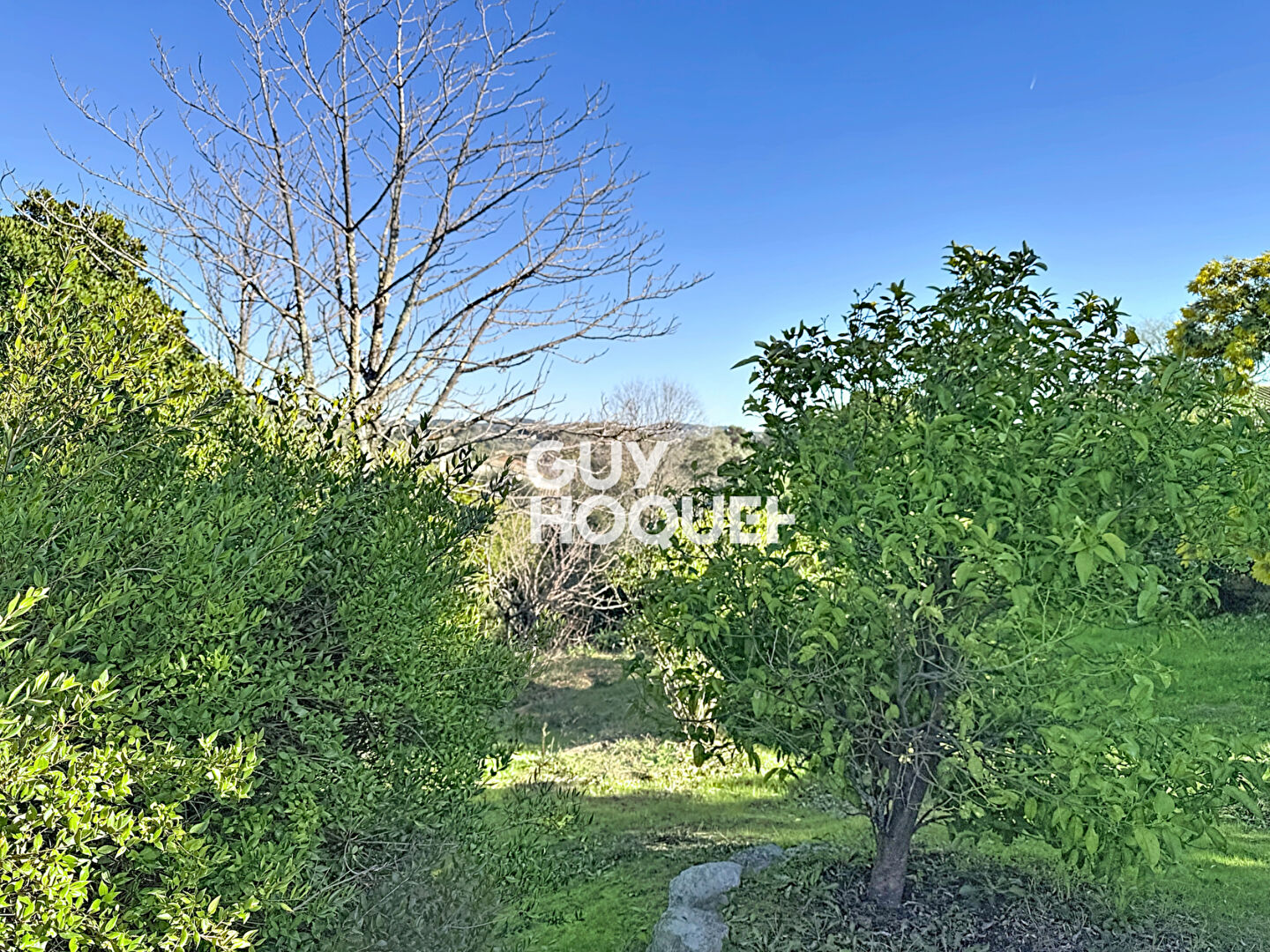 Terrain à bâtir au calme avec vue dégagée à La Roquette-sur-Siagne