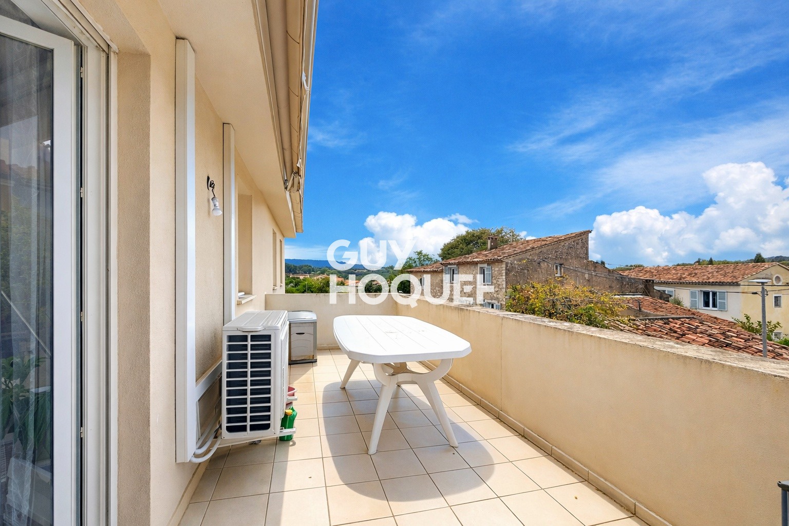 Appartement 3 pièces Mouans-Sartoux - dernier étage, terrasse et garage.