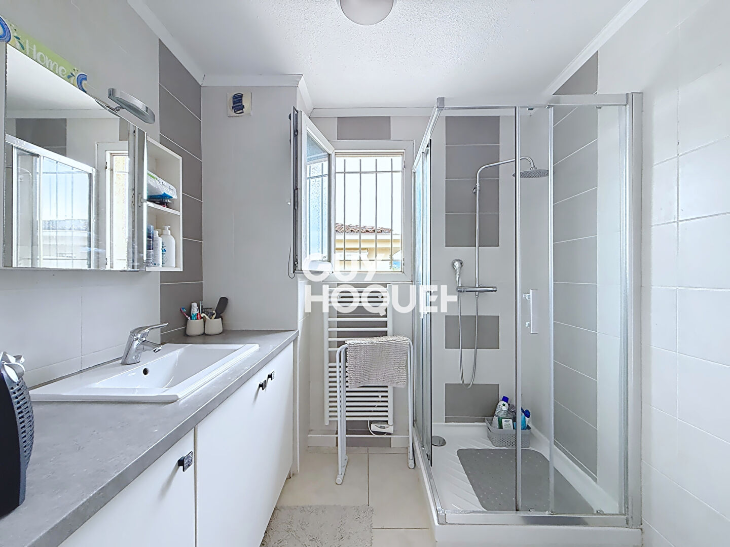 Appartement 3 pièces Mouans-Sartoux - dernier étage, terrasse et garage.