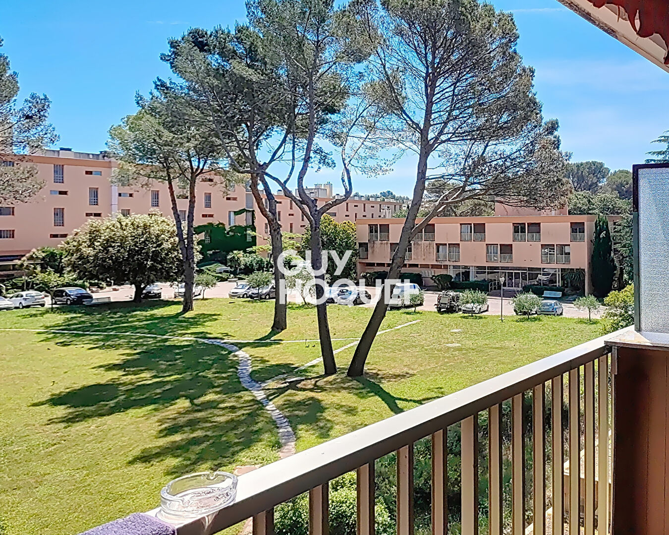 Charmant studio à vendre à Peymeinade, vue pinède