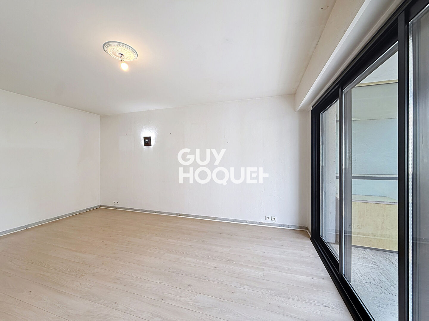 Appartement 3 pièces à louer au coeur de Mandelieu-la-Napoule, avec garage