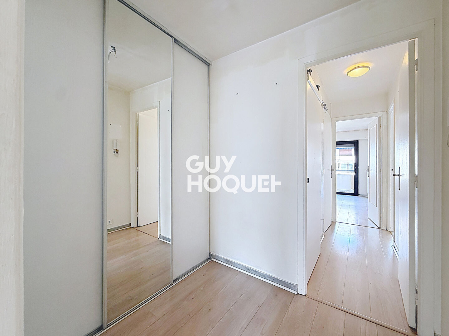 Appartement 3 pièces à louer au coeur de Mandelieu-la-Napoule, avec garage