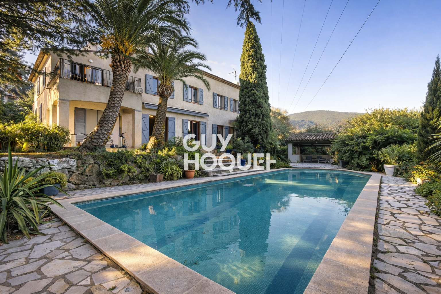 Maison à vendre à Grasse - 6 pièces avec piscine