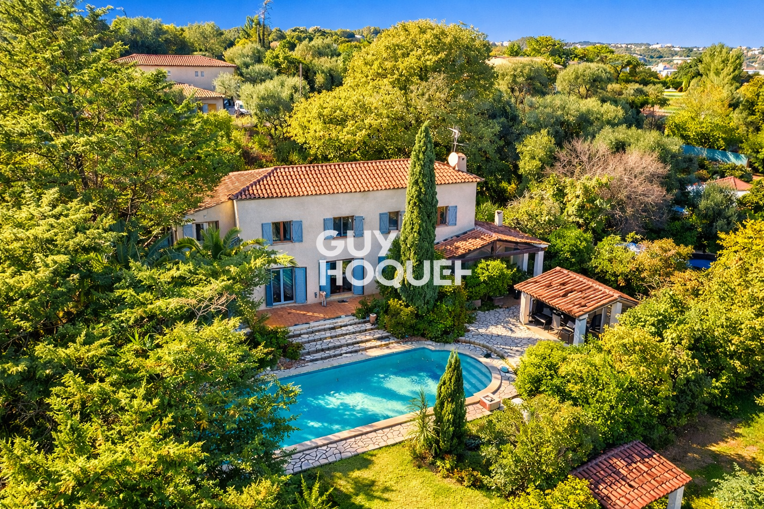 Maison à vendre à Grasse - 6 pièces avec piscine