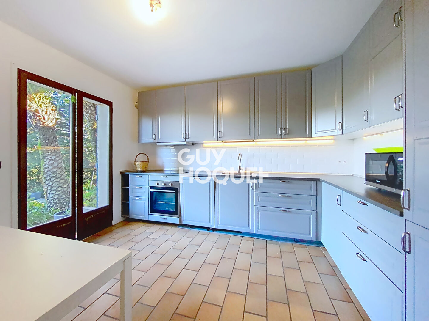 Maison à vendre à Grasse - 6 pièces avec piscine