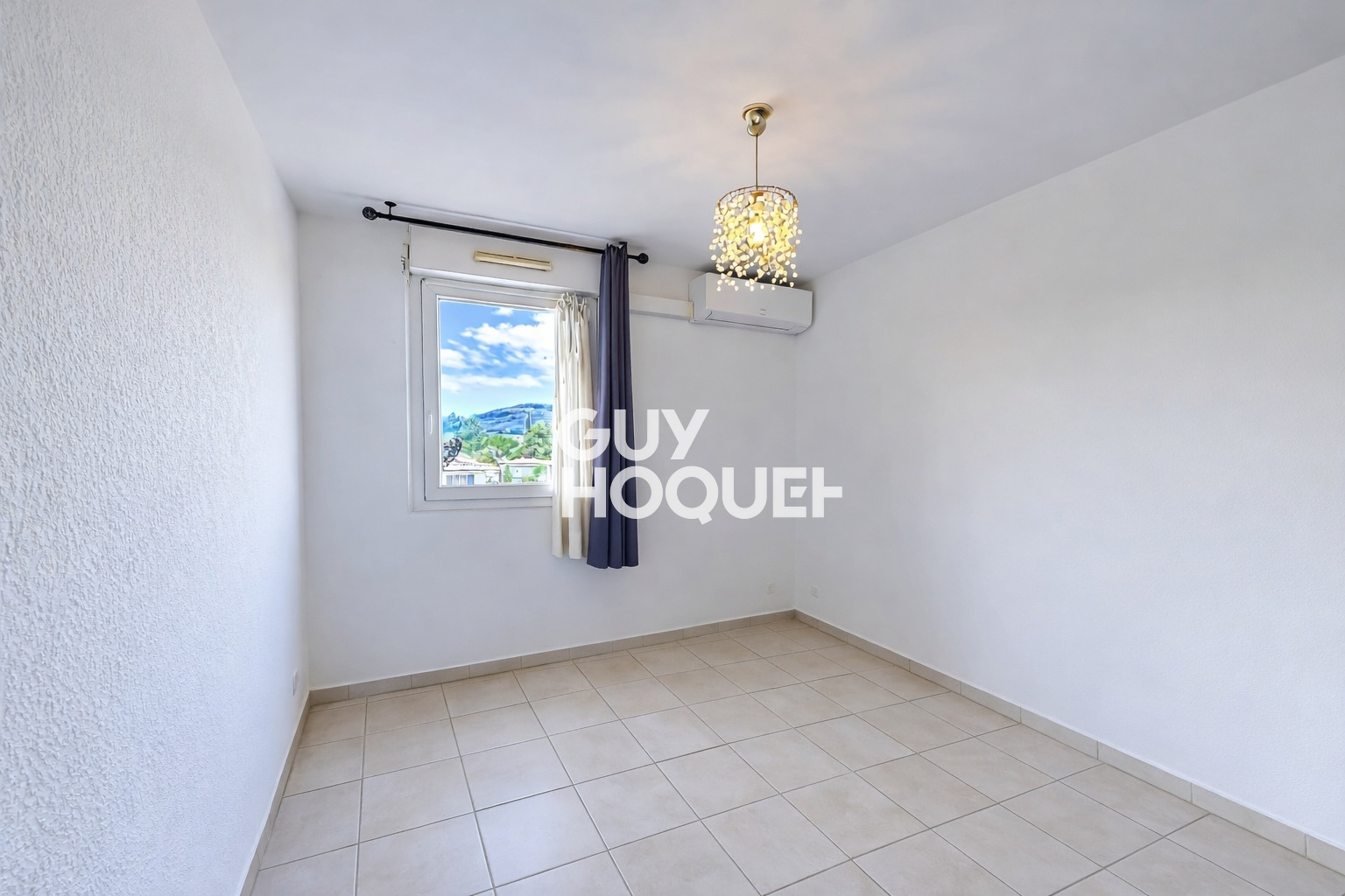 Appartement 3 pièces Mouans-Sartoux - dernier étage, terrasse et garage.