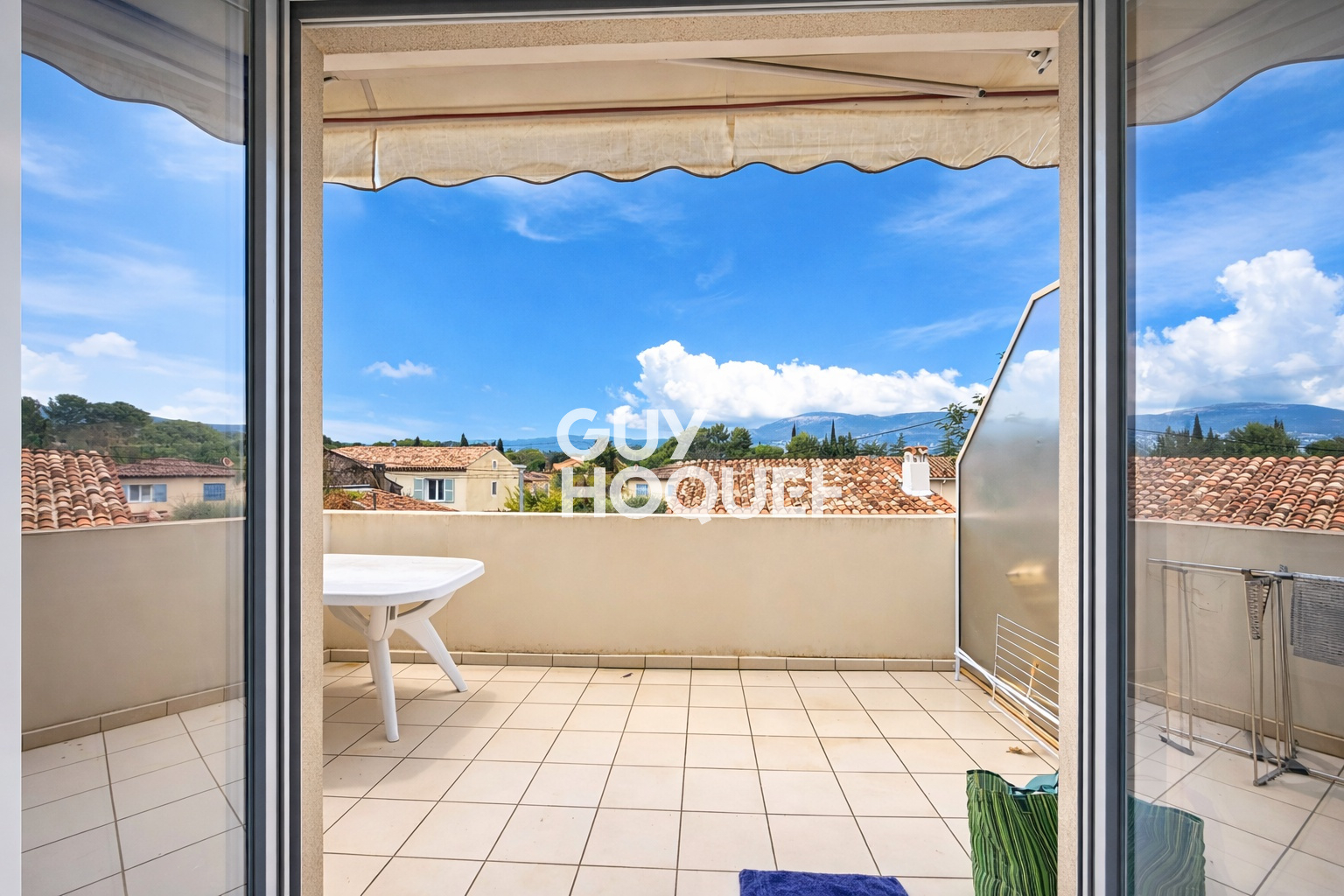 Appartement 3 pièces Mouans-Sartoux - dernier étage, terrasse et garage.