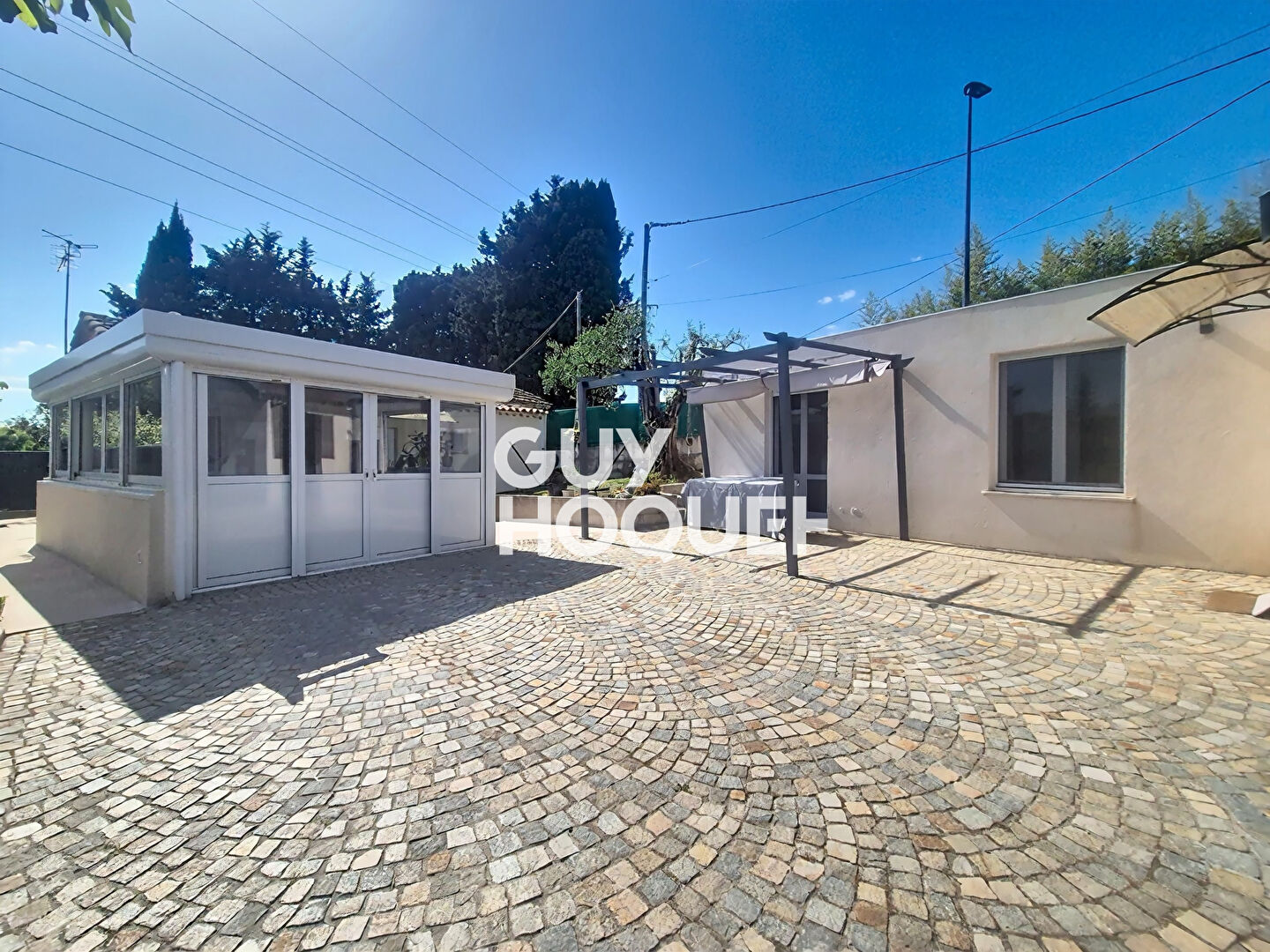 Deux maisons indépendantes 2 et 3 pièces sur 495 m² à Mougins