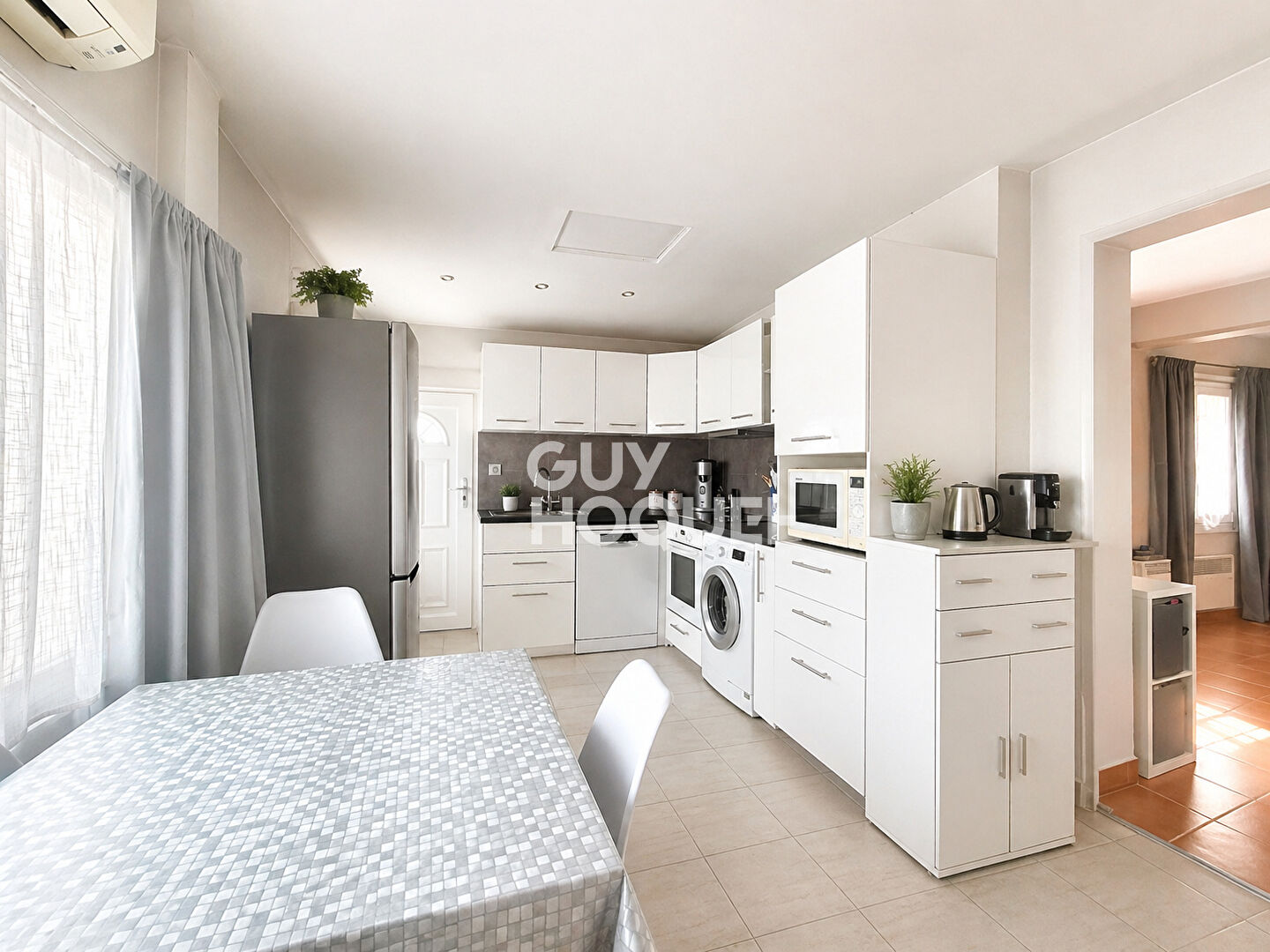 Deux maisons indépendantes 2 et 3 pièces sur 495 m² à Mougins