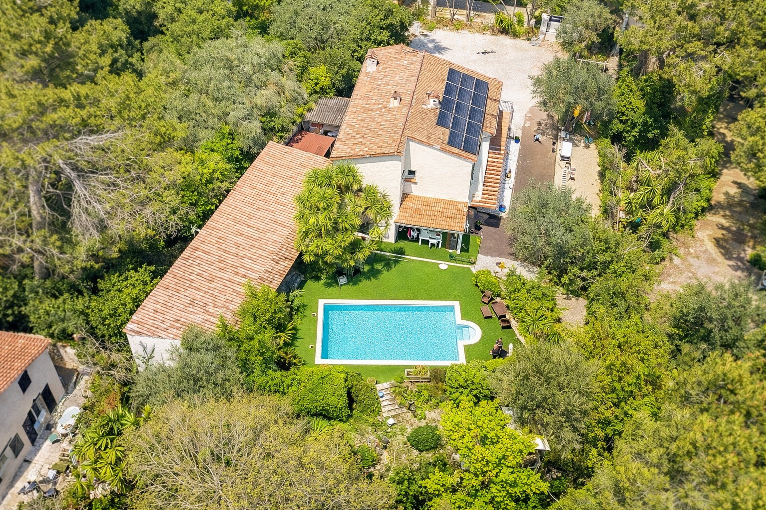 Appartement 9 pièces 240 m² · à La Roquette sur Siagne · 240 m² · 824 000 €