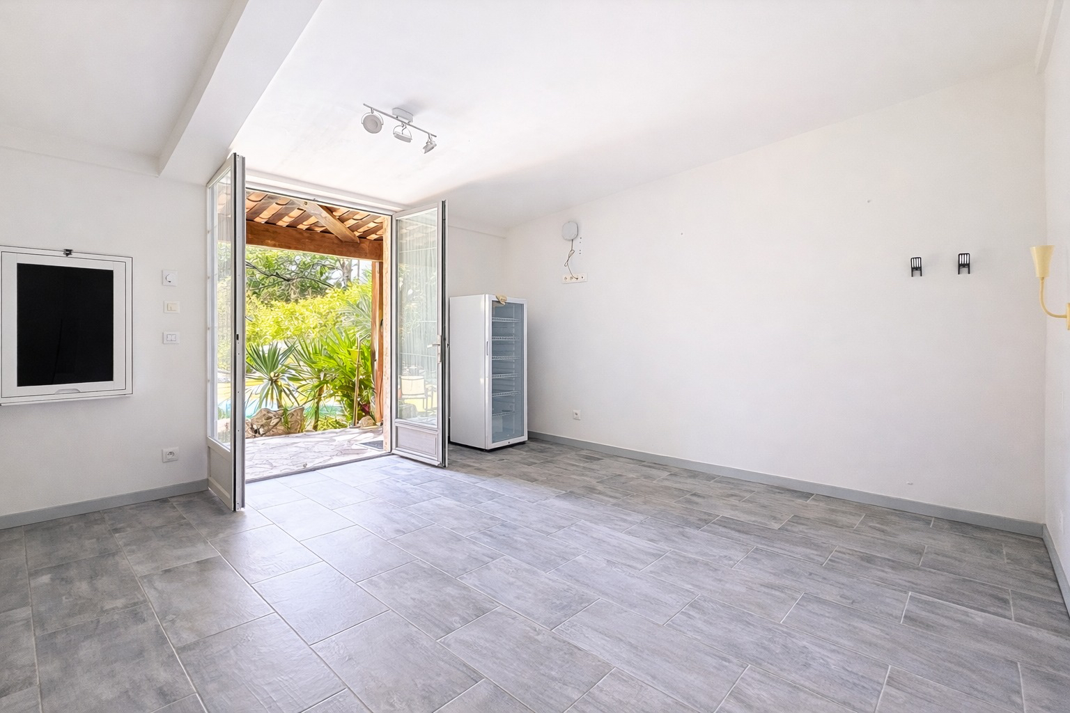 Grande propriété familiale avec piscine et dépendances - La Roquette-sur-Siagne, limite Mougins