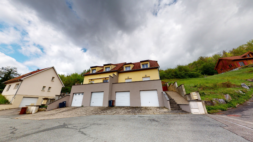 Appartement avec 2 Terrasses et double garage!
