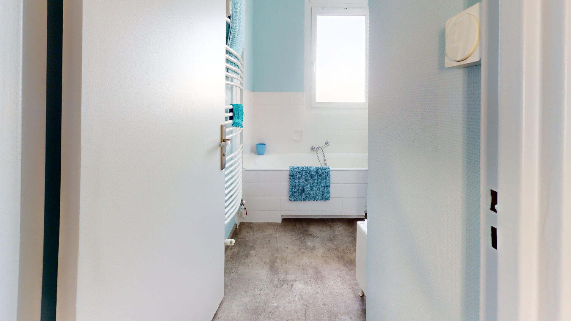 À louer : Charmant appartement 2 pièces à Mulhouse, dernier étage avec ascenseur !