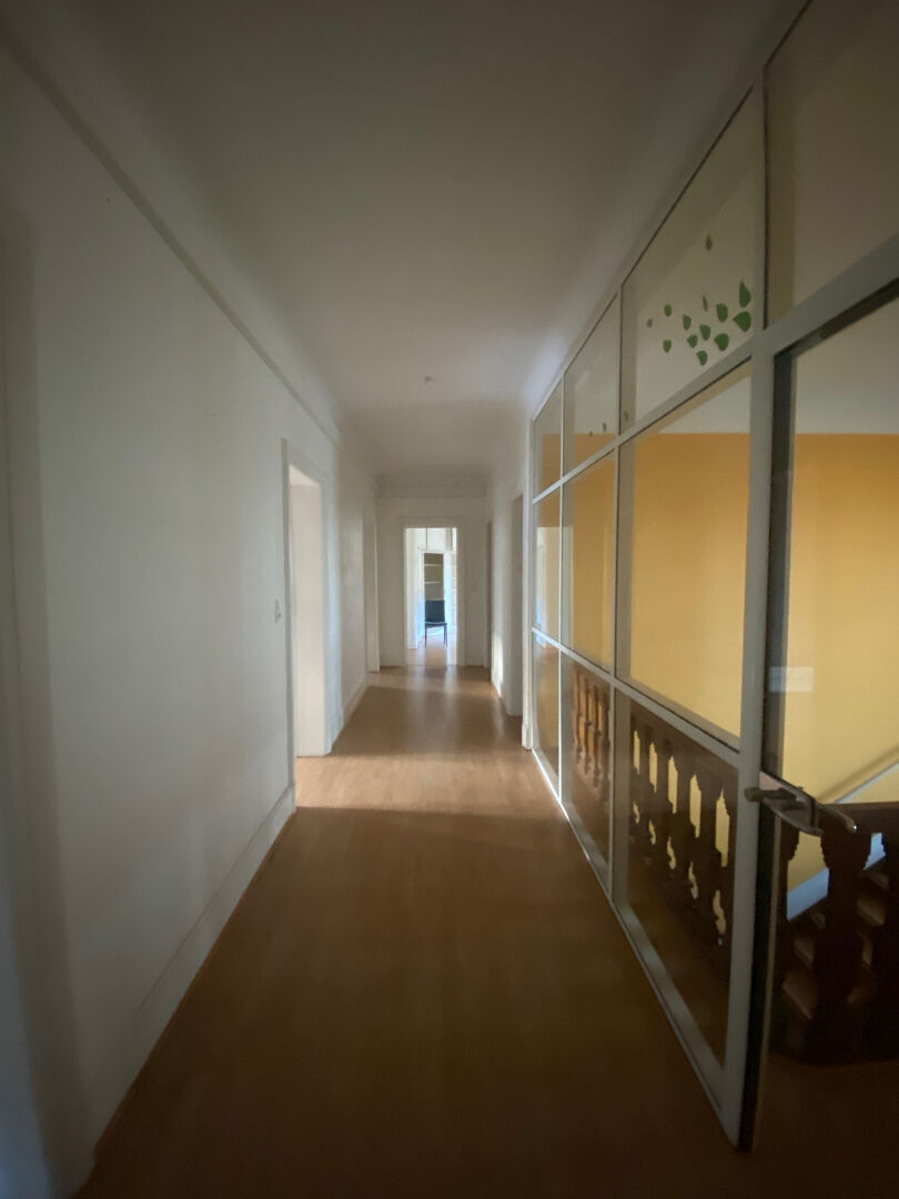 Bureaux à louer de 173 m² à Mulhouse, proche commodités et transports