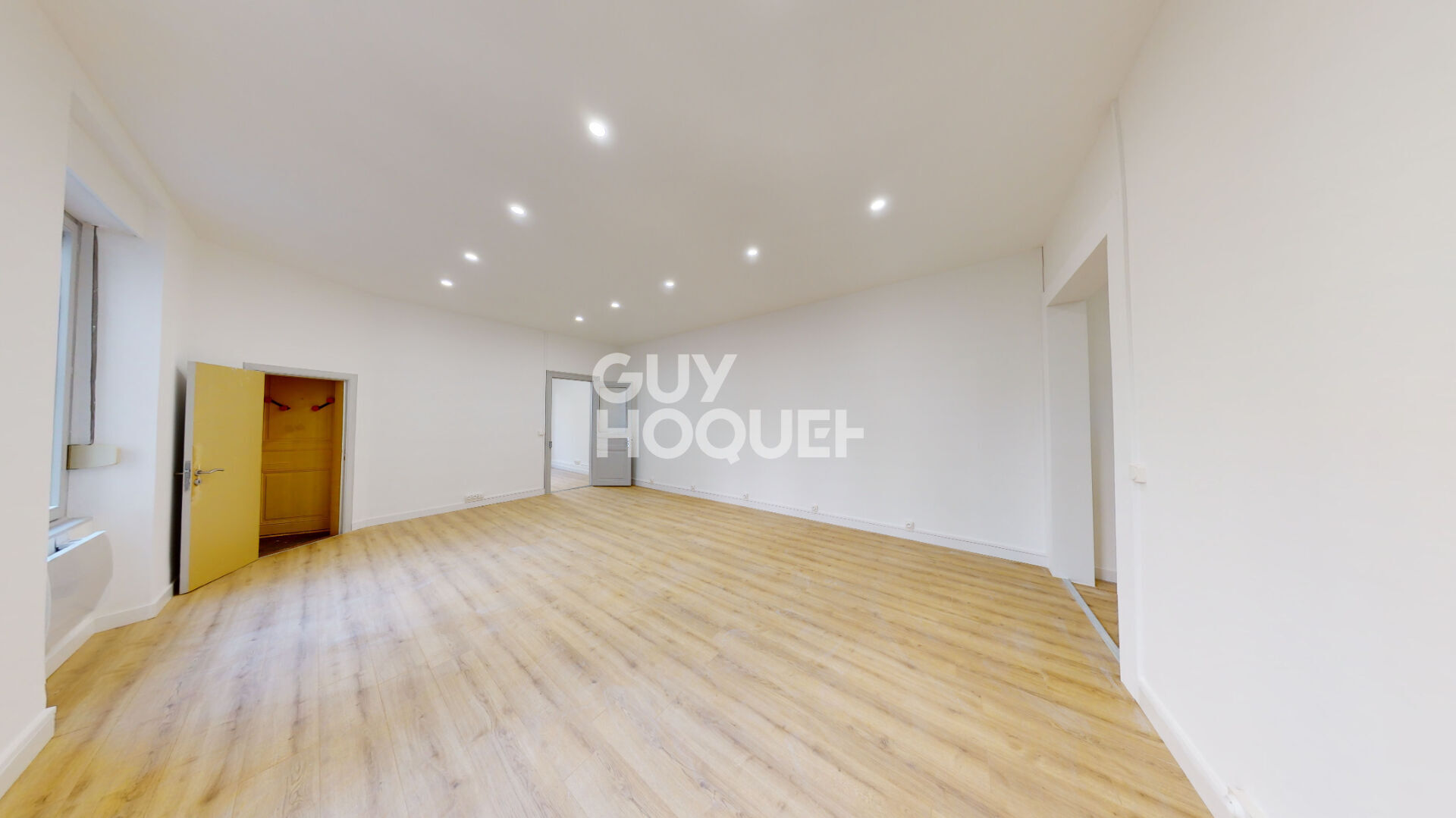 Hypercentre - Local pro/ appartement et sous sol 128,33 m2 avec cour extérieure