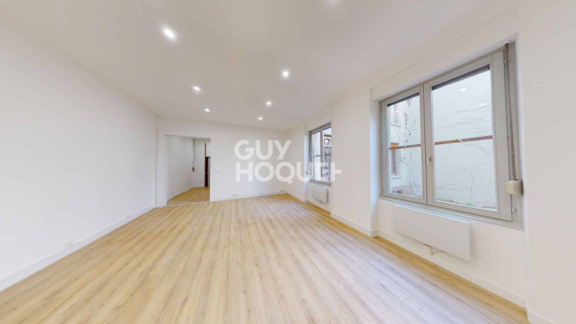 Hypercentre - Local pro/ appartement et sous sol 128,33 m2 avec cour extérieure