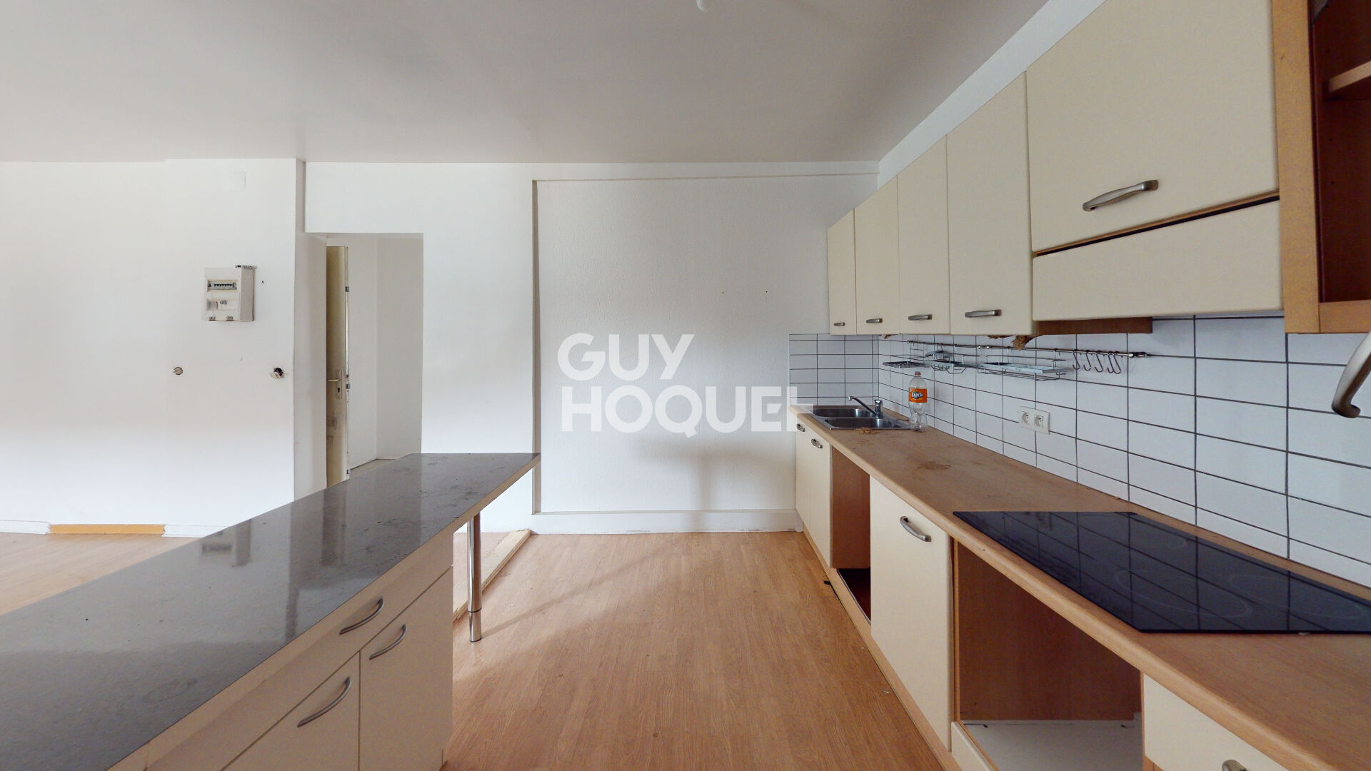 IMMEUBLE  PROCHE TRAM  4F X 3!