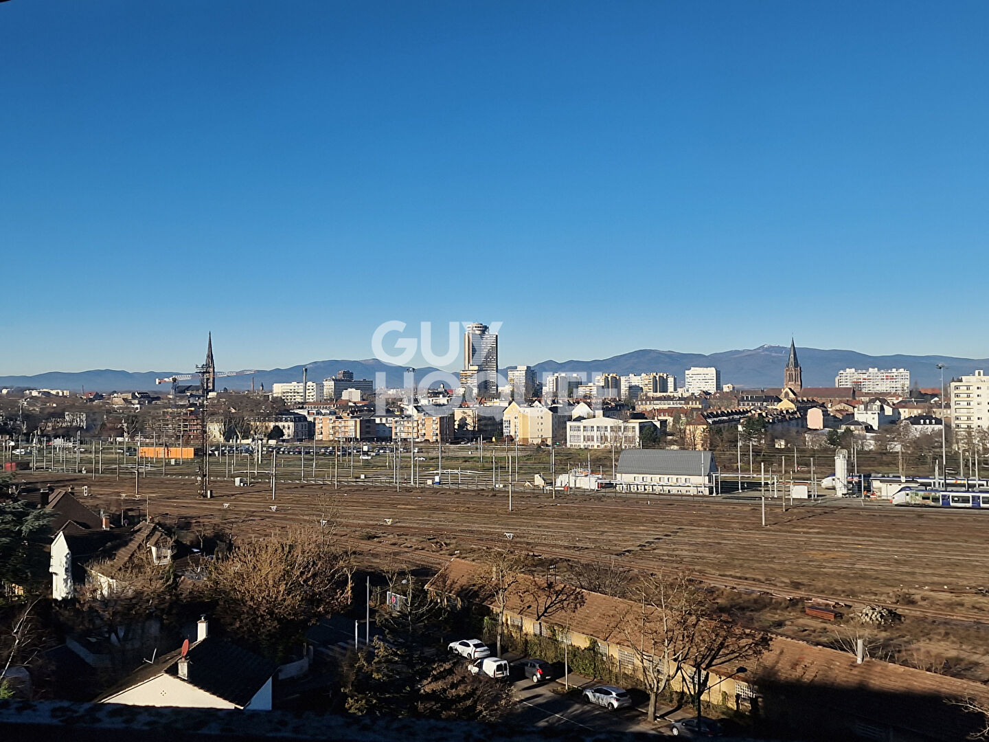 F3/4 avec Balcon et garage! Vue dégagée!