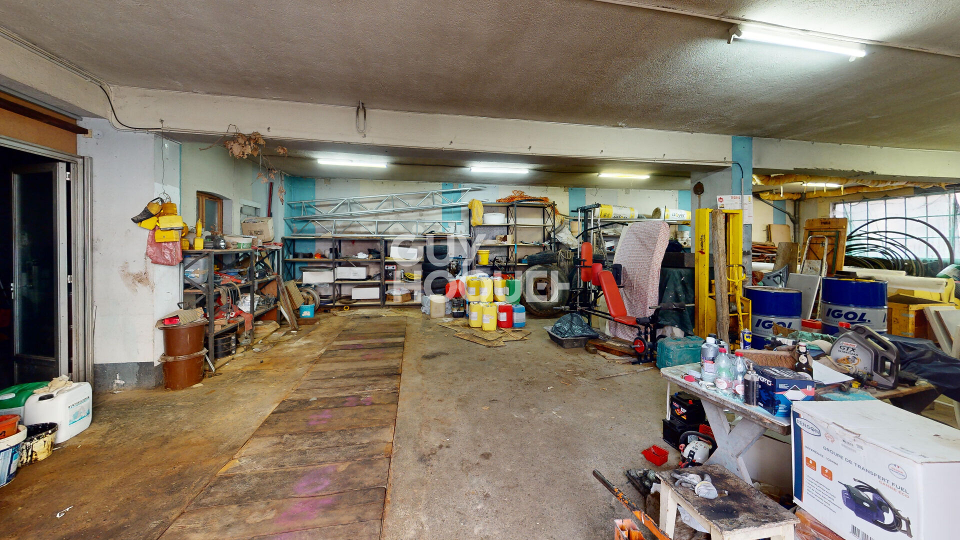 Dépôt Atelier Garage avec grande cour!