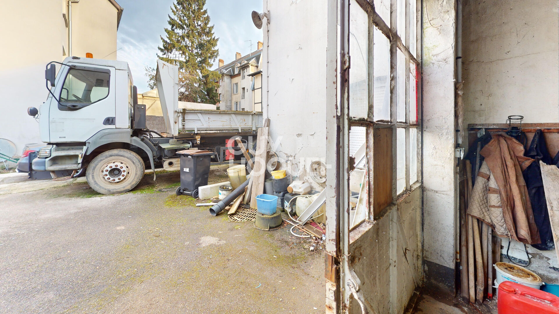 Dépôt Atelier Garage avec grande cour!