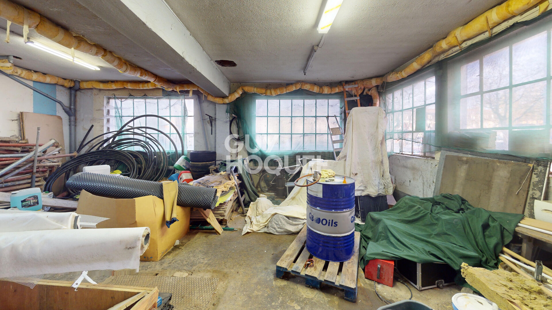 Dépôt Atelier Garage avec grande cour!