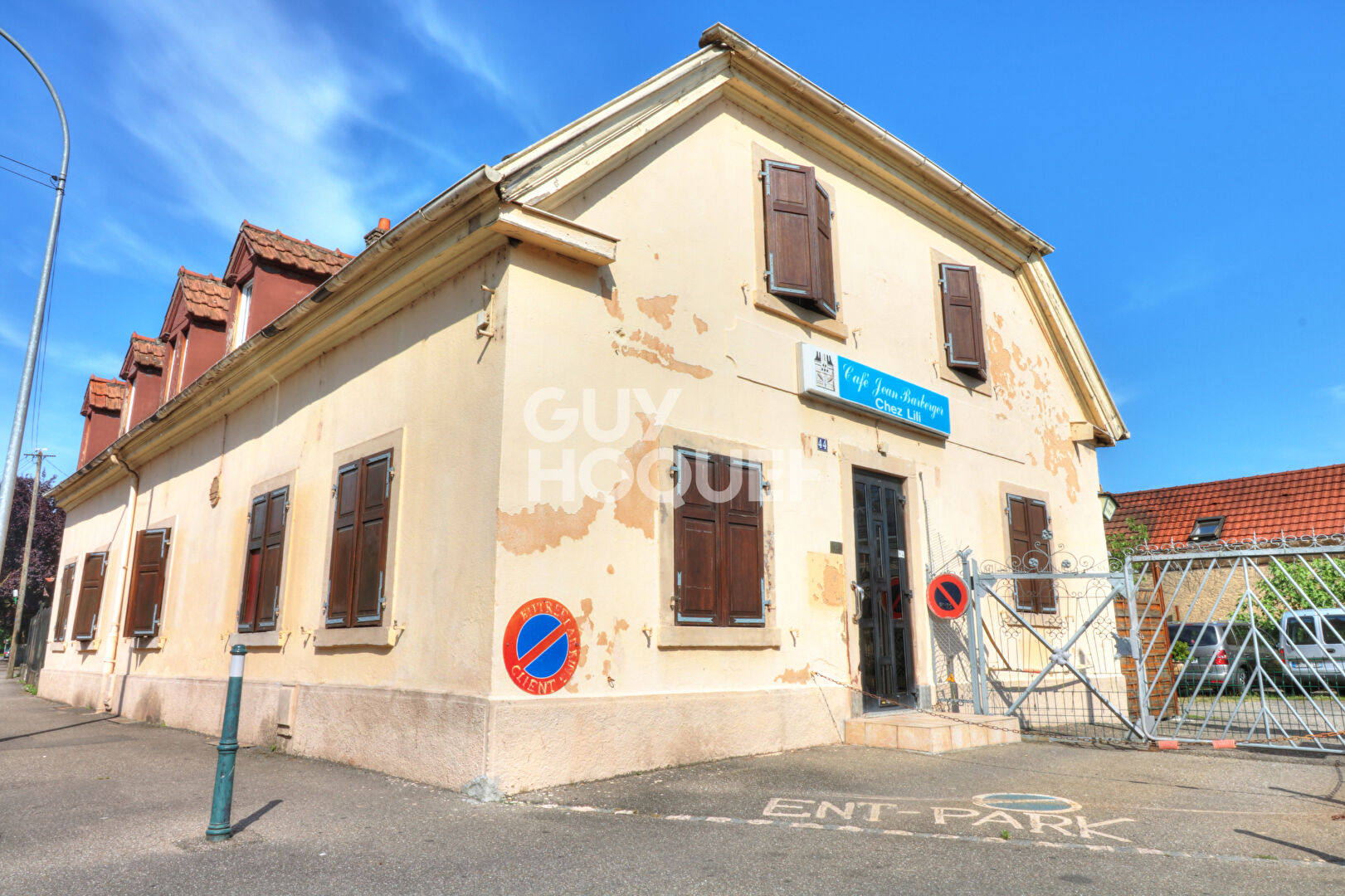 Potentiel d'activité sur 11 ares! Passage 5000 voitures/jour!