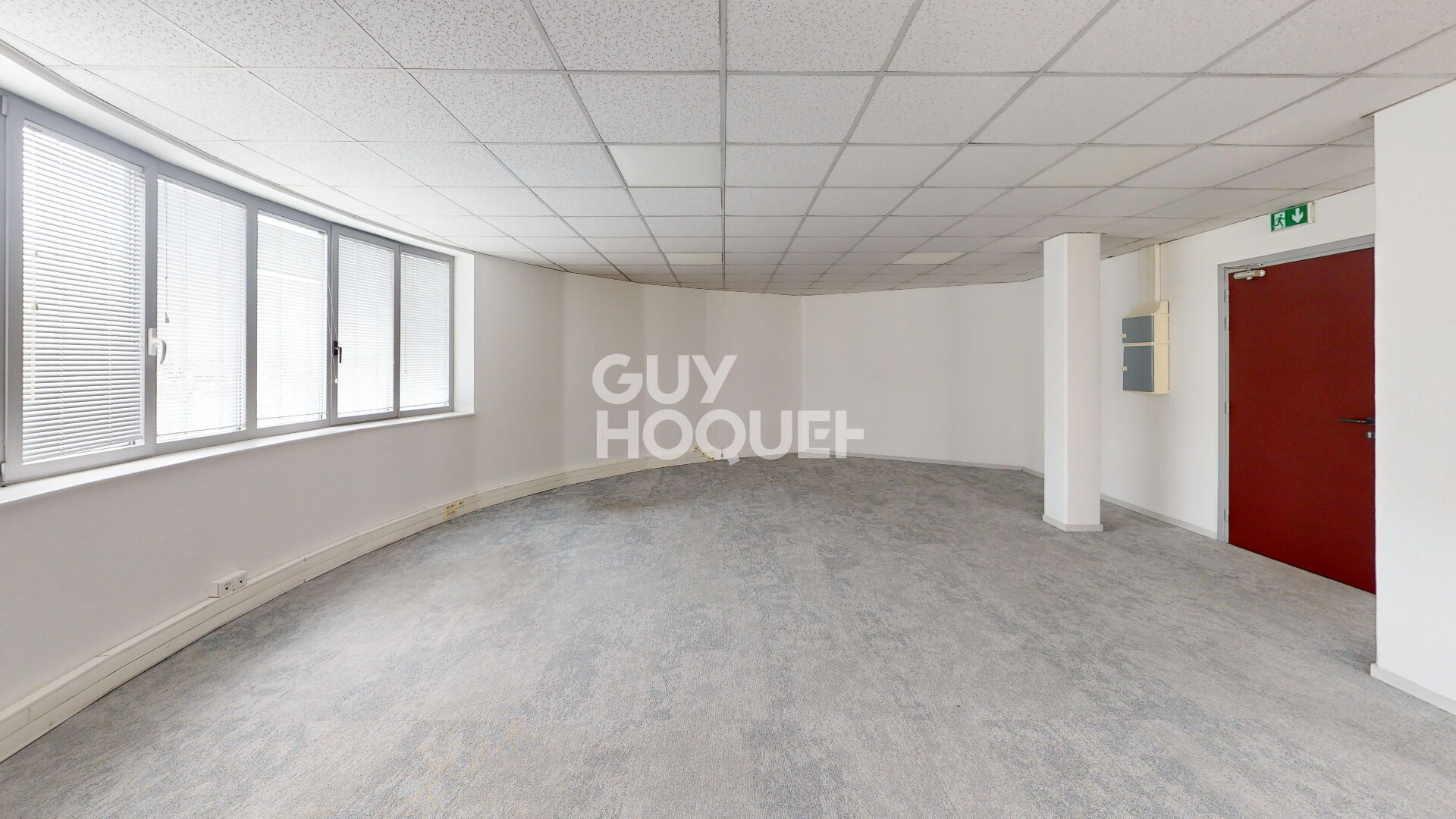 LOCAL PRO 250 m2 ; 4 places de stationnement PRIVES