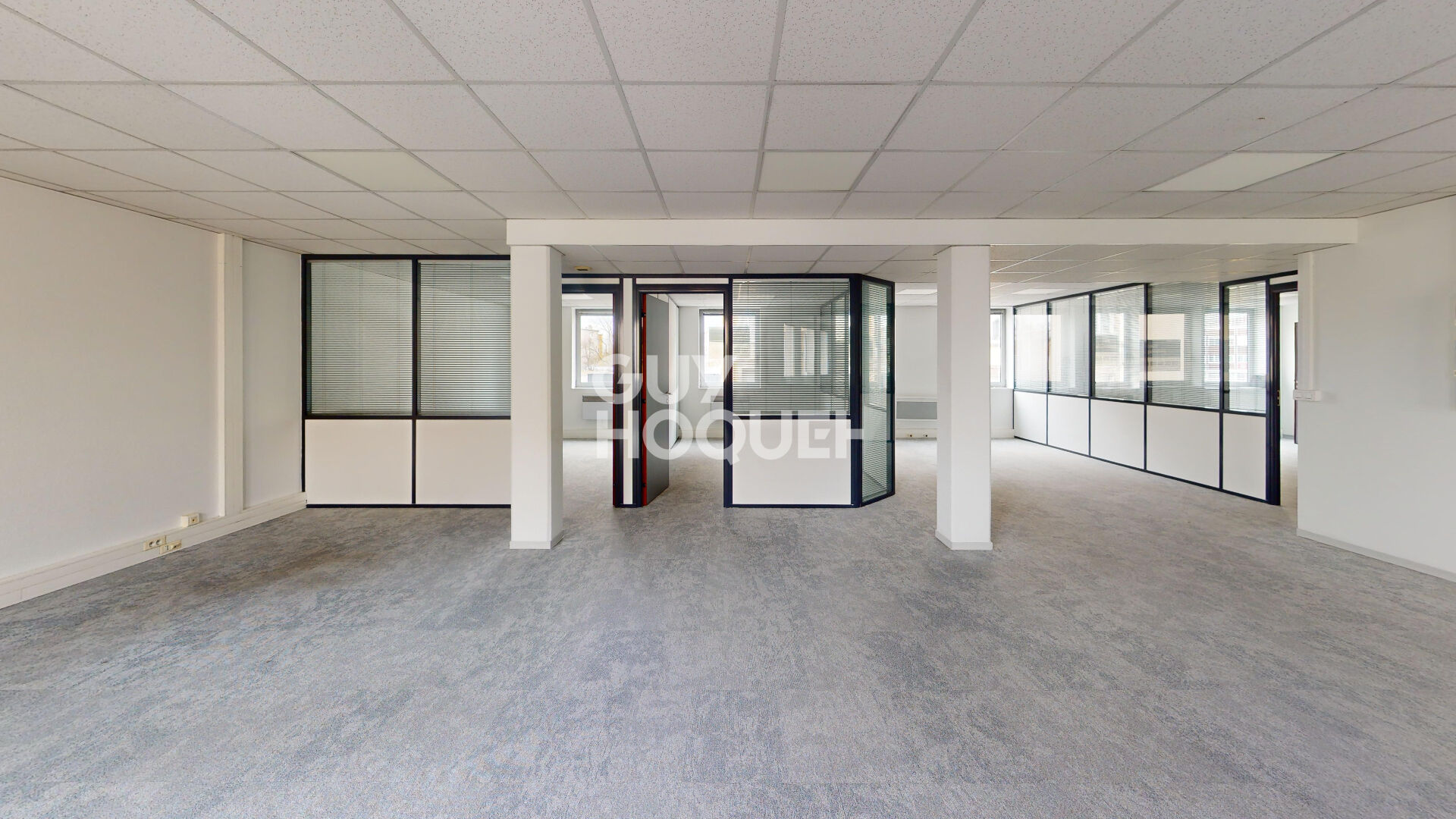 LOCAL PRO 250 m2 ; 4 places de stationnement PRIVES