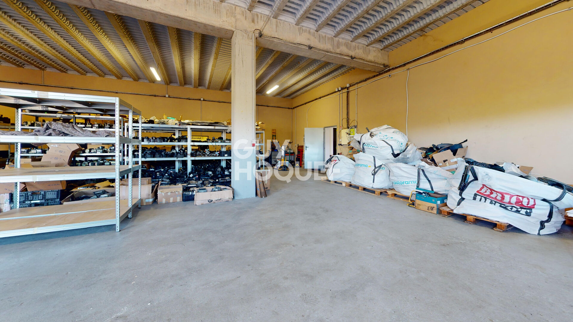 local commercial avec un appartement en étage