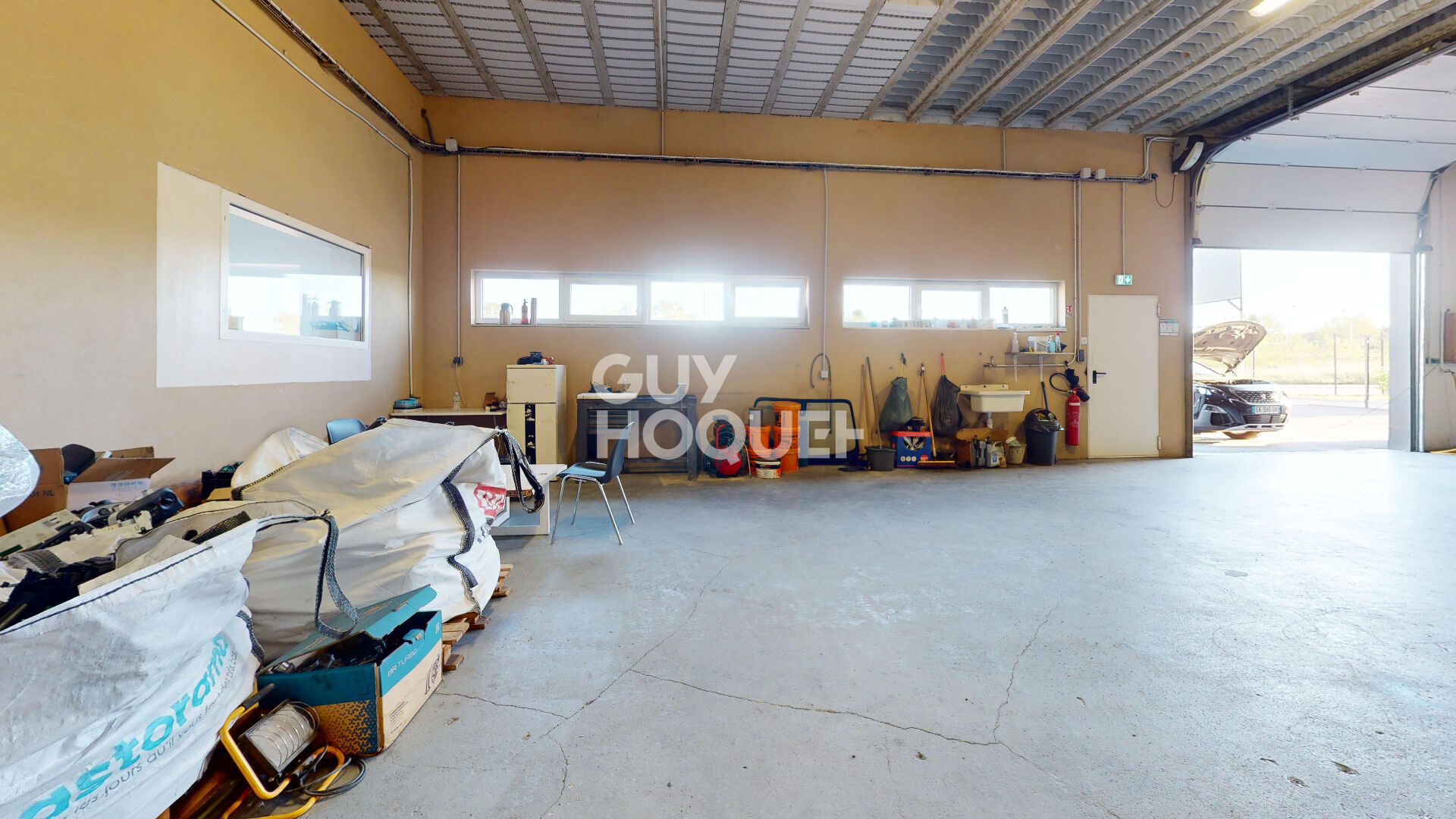 local commercial avec un appartement en étage