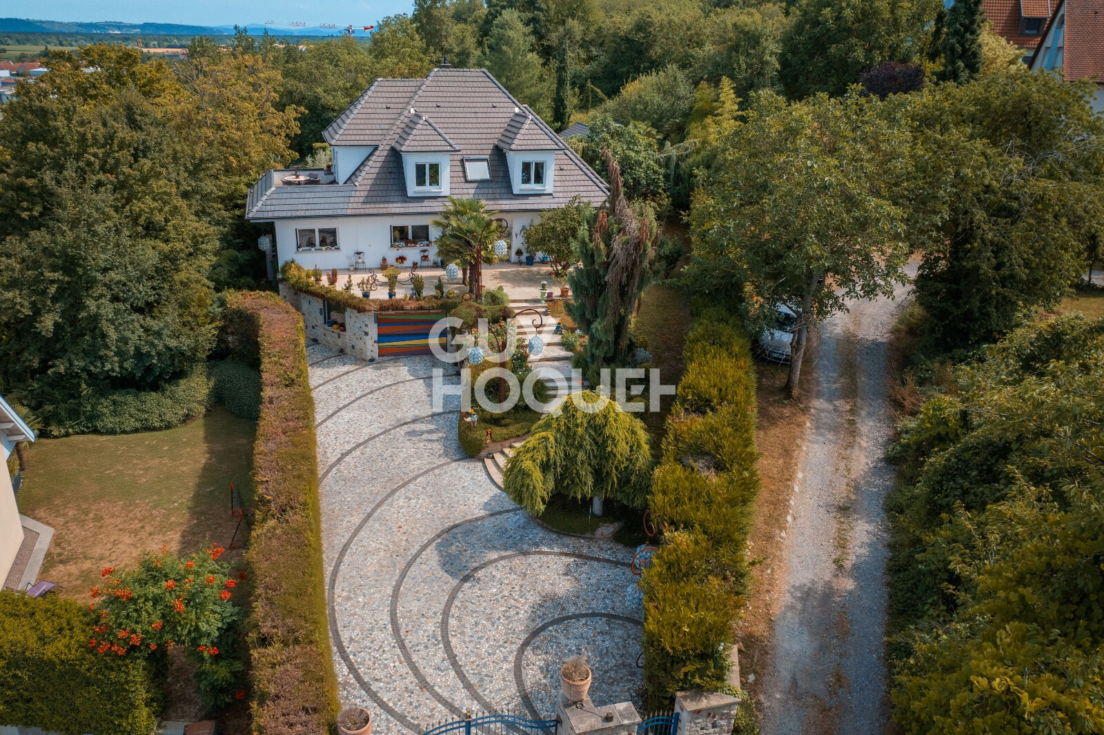 Maison d'exception à vendre à Rixheim - 5 chambres, piscine et plus encore !