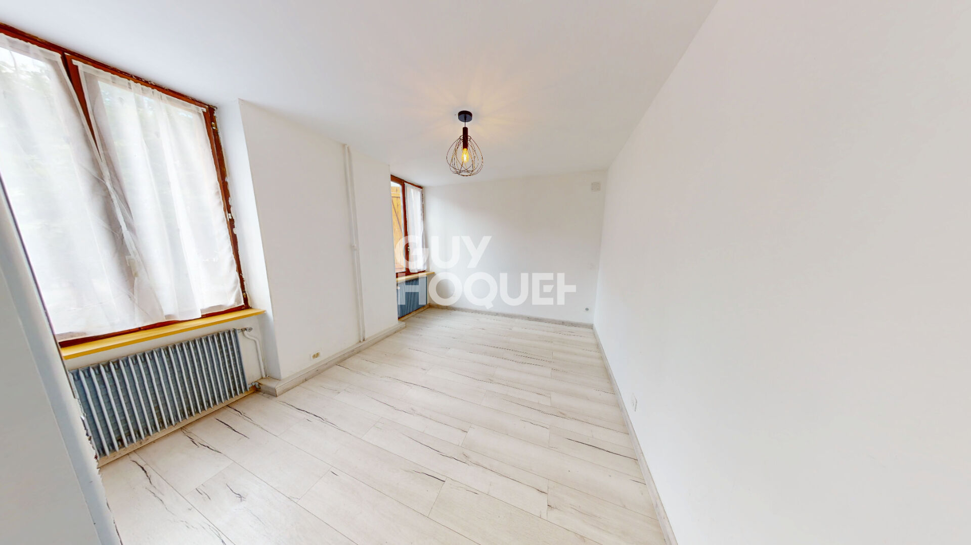 EXCLUSIVITÉ Immeuble mixte avec logements, bureaux et garages 233 m² sur 511 m² de terrain