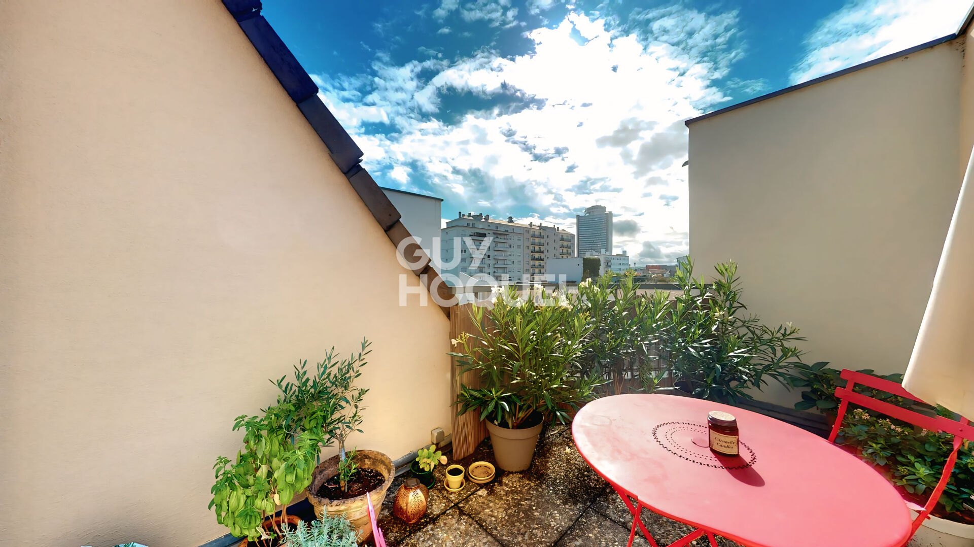 Appartement lumineux avec balcon et vue dégagée - À deux pas du centre-ville