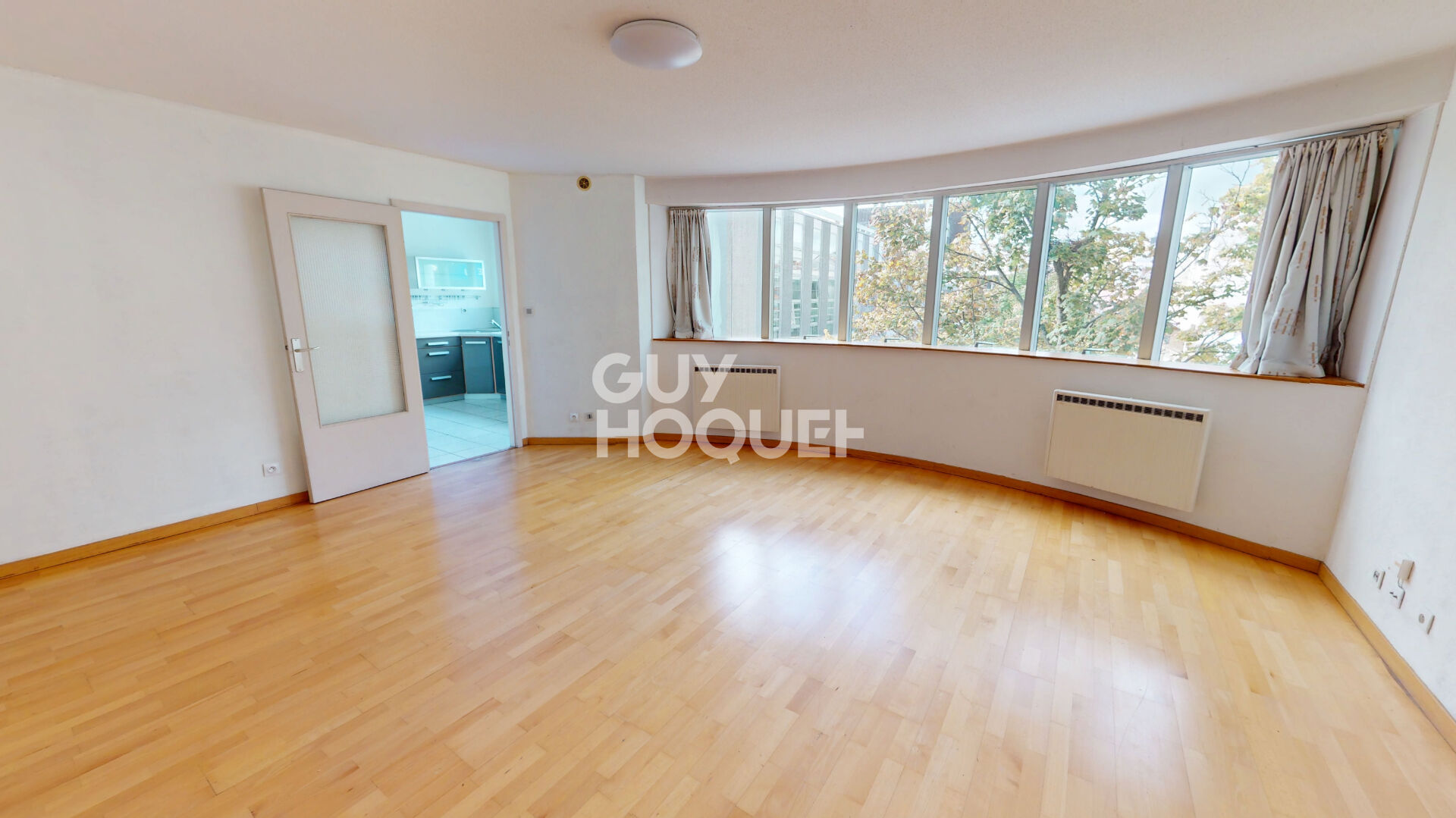 F3 proche centre LIBRE ! Balcon + parking !