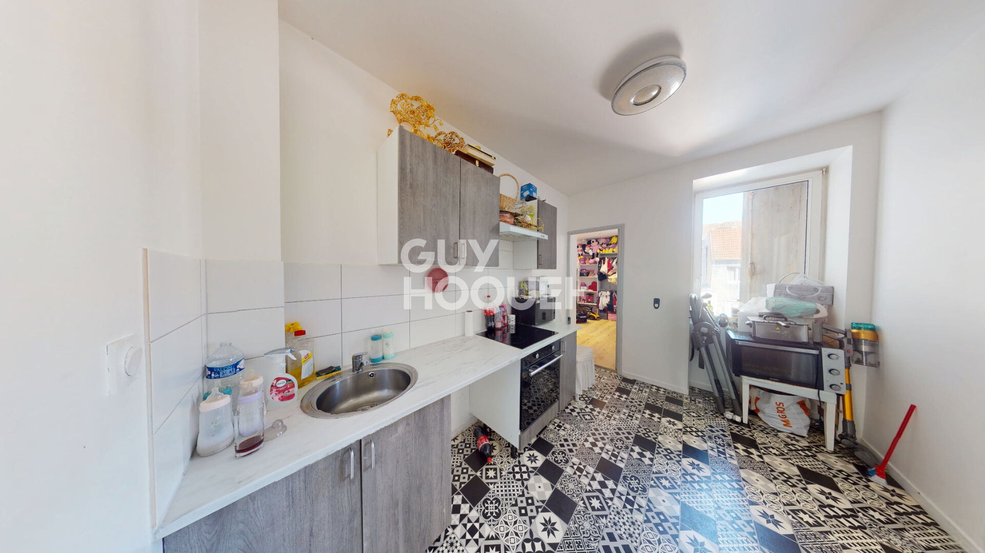 Immeuble de 270 m² idéalement situé à proximité immédiate des transports en commun à Mulhouse !