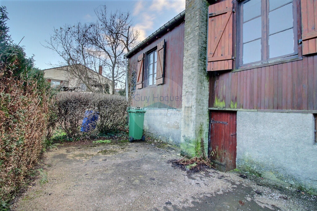 Vente : maison T3 (81 m²) à FROUARD à rénover entièrement  avec superbe terrain