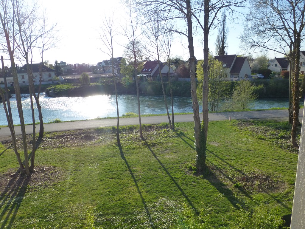 Troyes - Duplex 4 pièces en bordure de seine