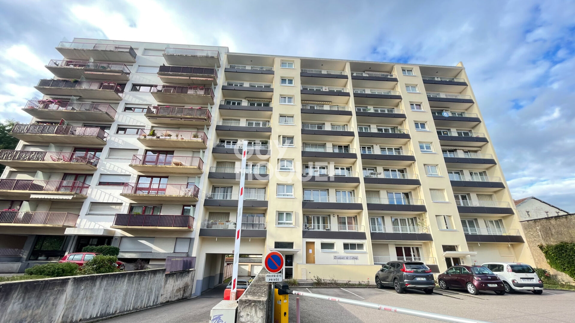 3 PIECES DE 61M²  TRES LUMINEUX