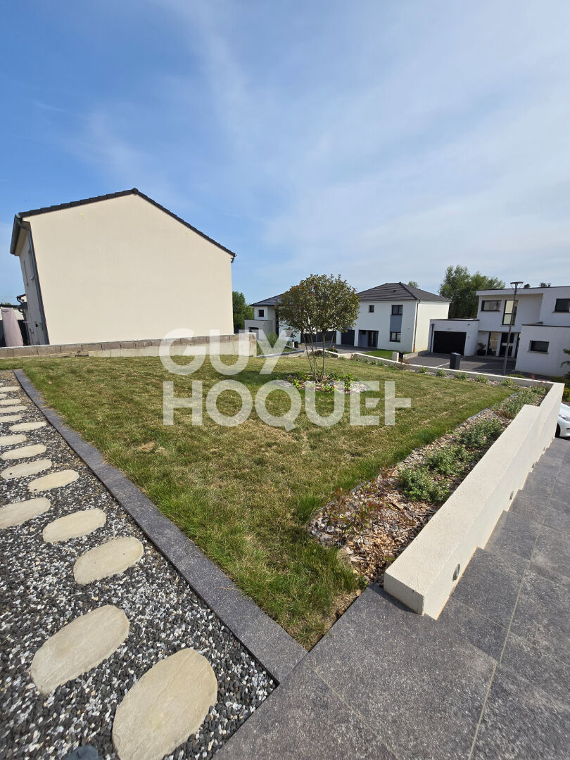 Maison à vendre à Semécourt - 5 pièces avec piscine et garage double !