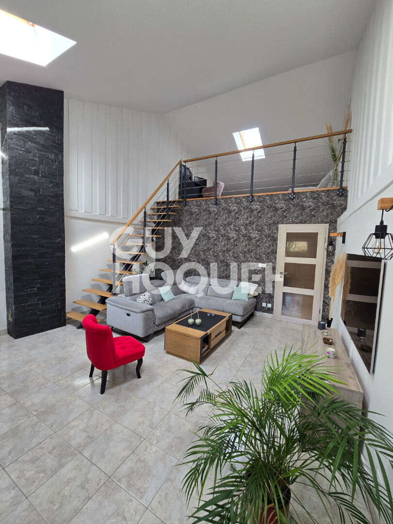 Maison OEUTRANGE 6 pièce(s) 168.94 m2