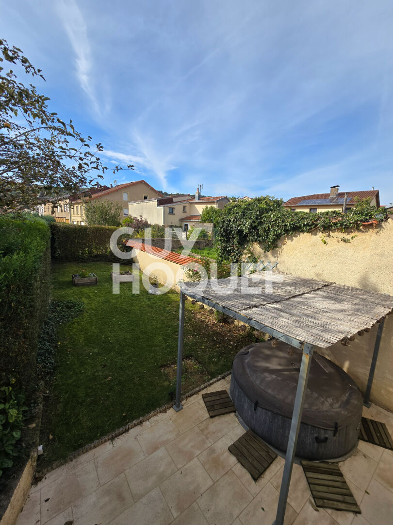 Maison OEUTRANGE 6 pièce(s) 168.94 m2