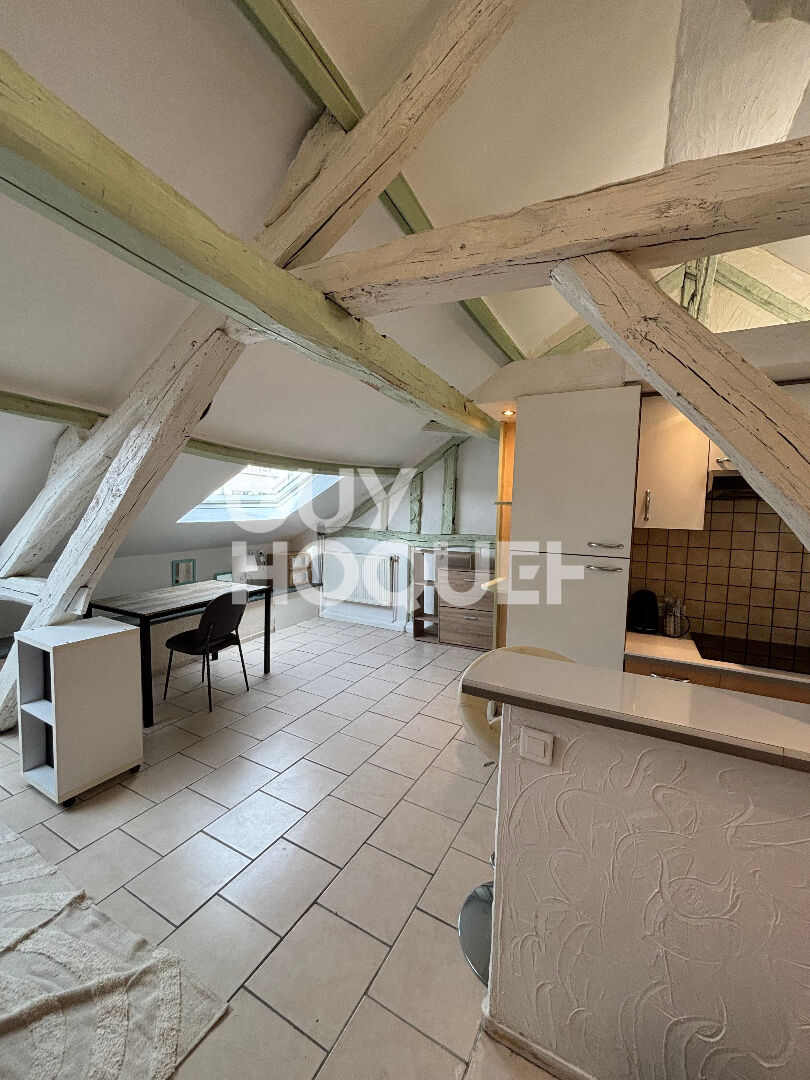 Studio meublé - 24.50m² - loyer toutes charges comprises