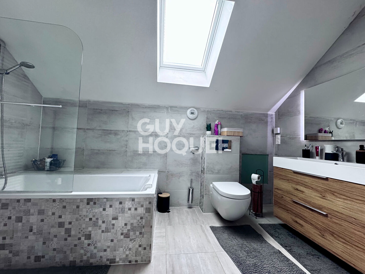 Maison spacieuse à vendre à Serémange-Erzange - 6 chambres, piscine et garage