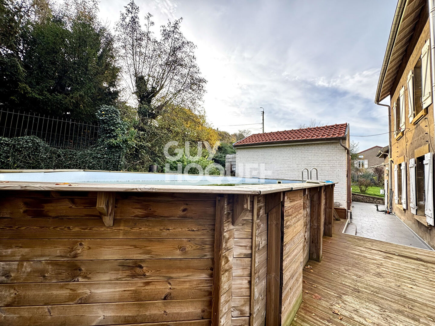 Maison spacieuse à vendre à Serémange-Erzange - 6 chambres, piscine et garage