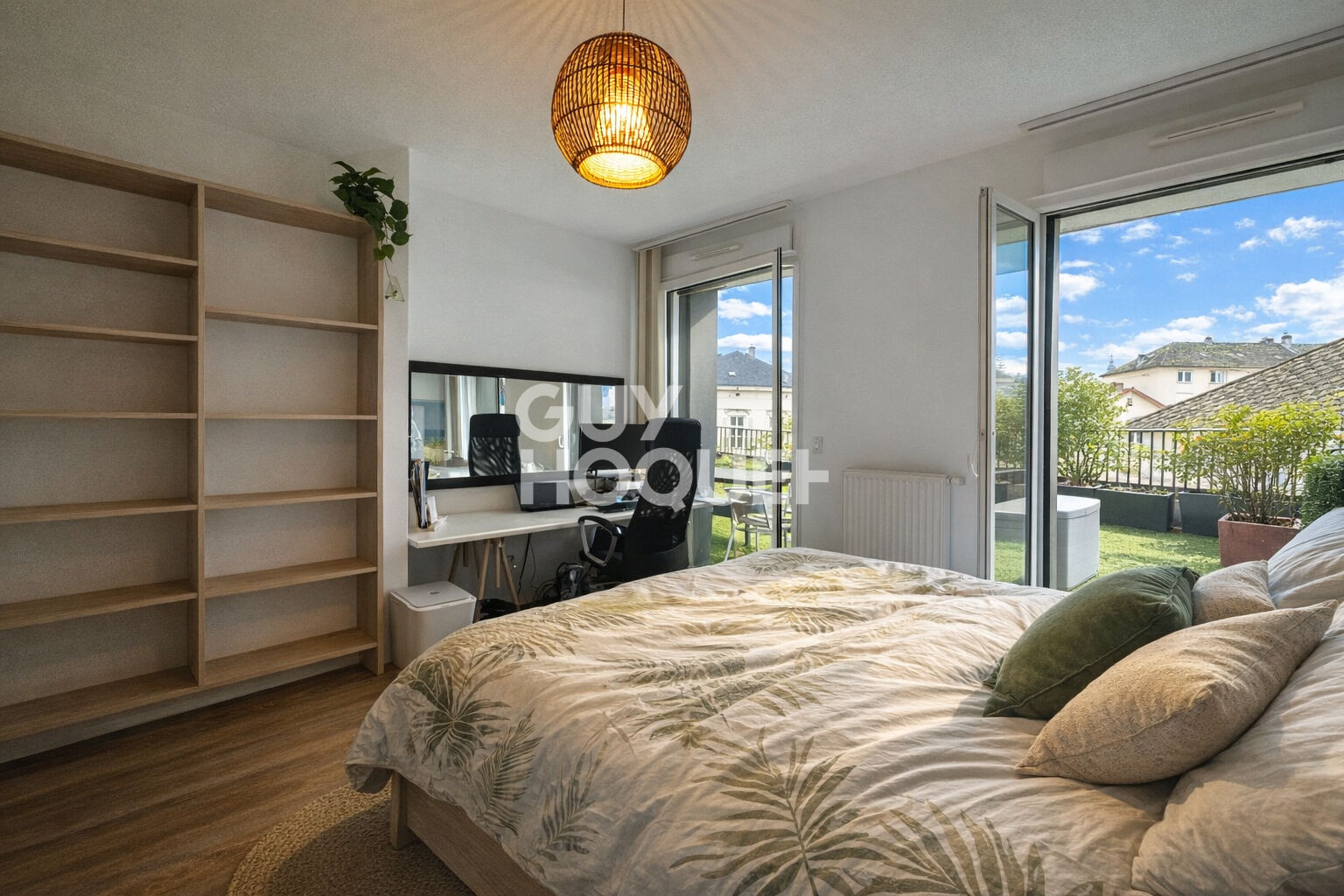 À LOUER : superbe appartement meublé de standing avec grande terrasse